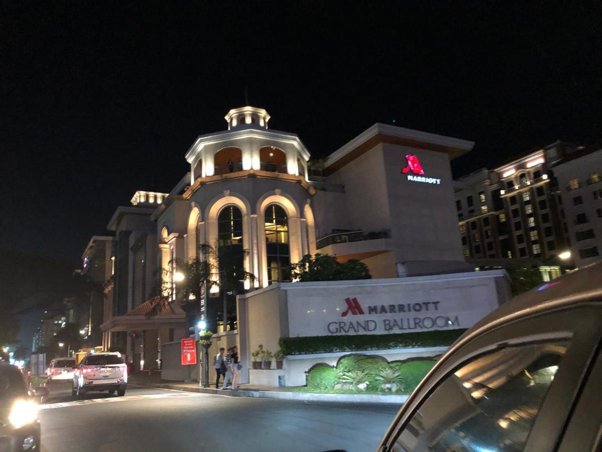 Robles' Unit At 81 Newport Boulevard Manila Exterior photo